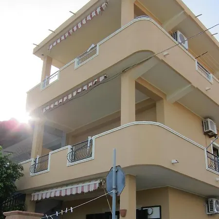 Apartment Casa Vacanze Attico Nemo