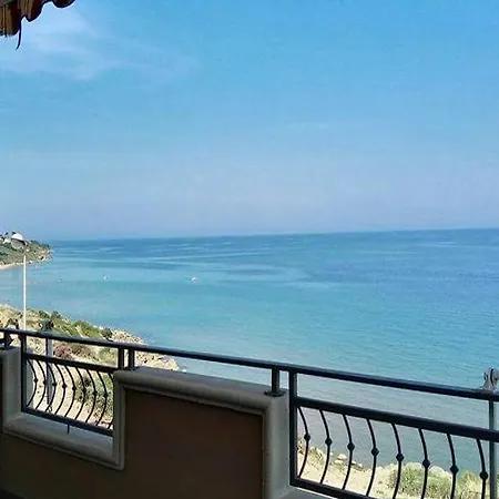 Casa Vacanze Attico Nemo Apartment *