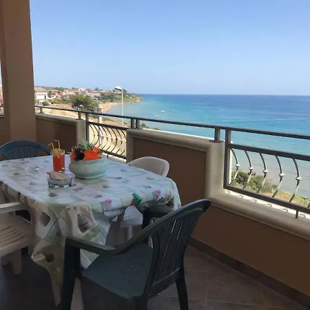 Apartment Casa Vacanze Attico Nemo Capo Rizzuto